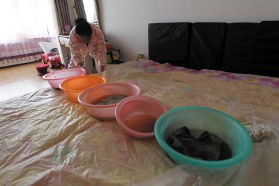 澄城楼上漏水，住户失联，小区没物管，业主维权难！律师来支招……